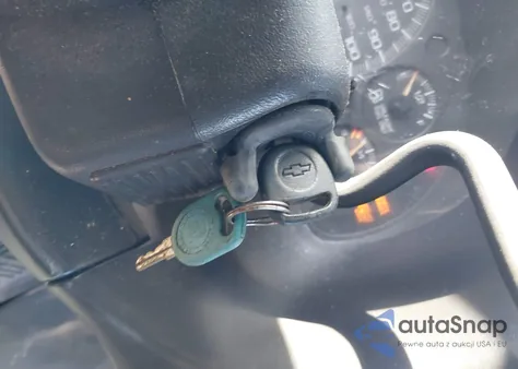 2002 Chevrolet Express G2500 from USA, damaged, VIN 1GCGG25R521228019